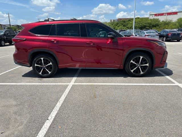 Used 2022 Toyota Highlander XSE FWD image 6
