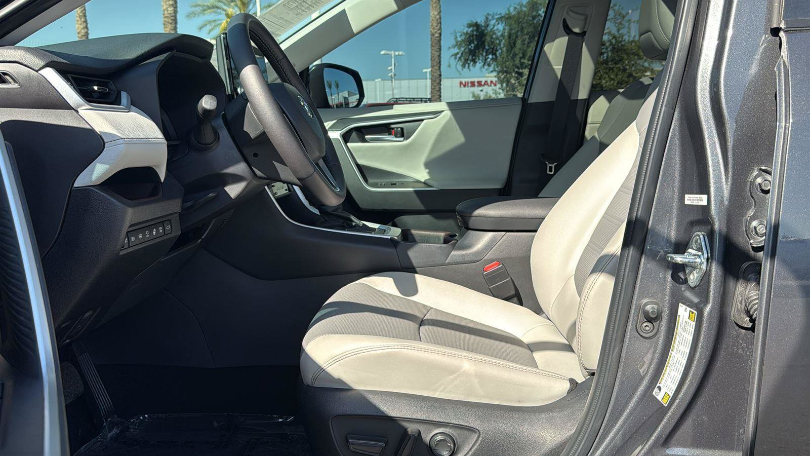 Used 2025 Toyota RAV4 Limited w/ Advanced Technology Package FWD image 28