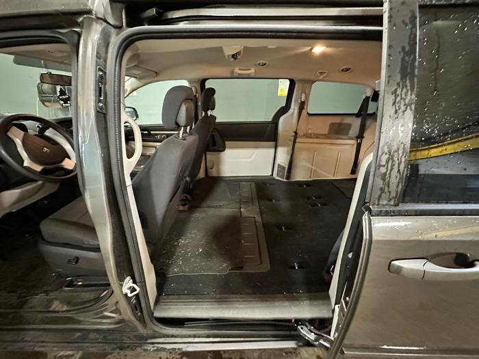Used 2010 Dodge Grand Caravan SE FWD image 23
