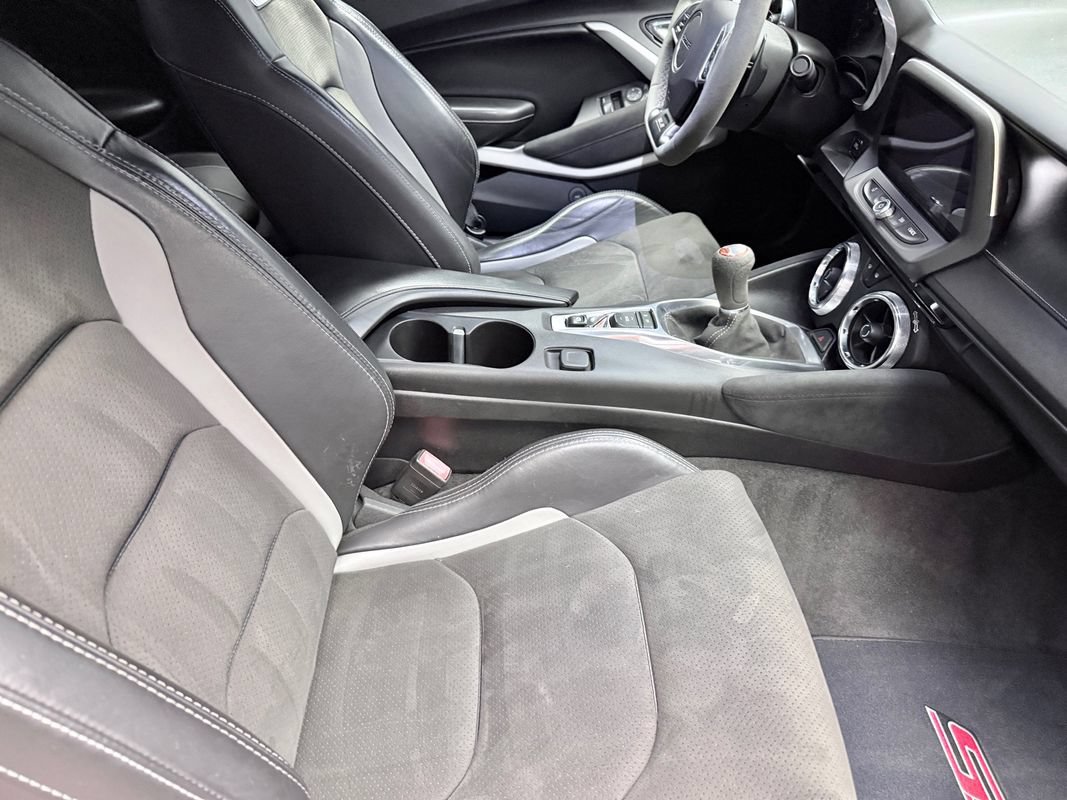 Used 2018 Chevrolet Camaro SS RWD image 11