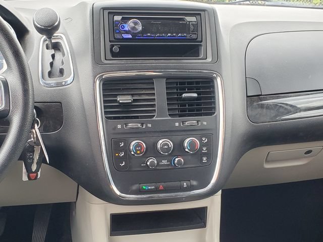 Used 2016 Dodge Grand Caravan SXT FWD image 19