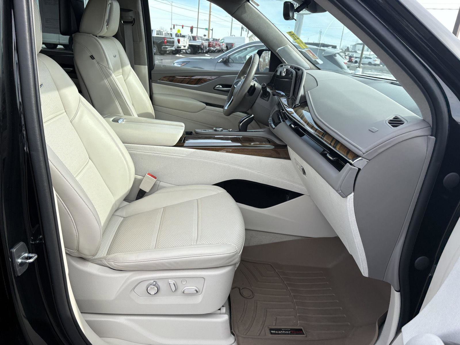 Used 2022 Cadillac Escalade Premium Luxury Platinum image 22