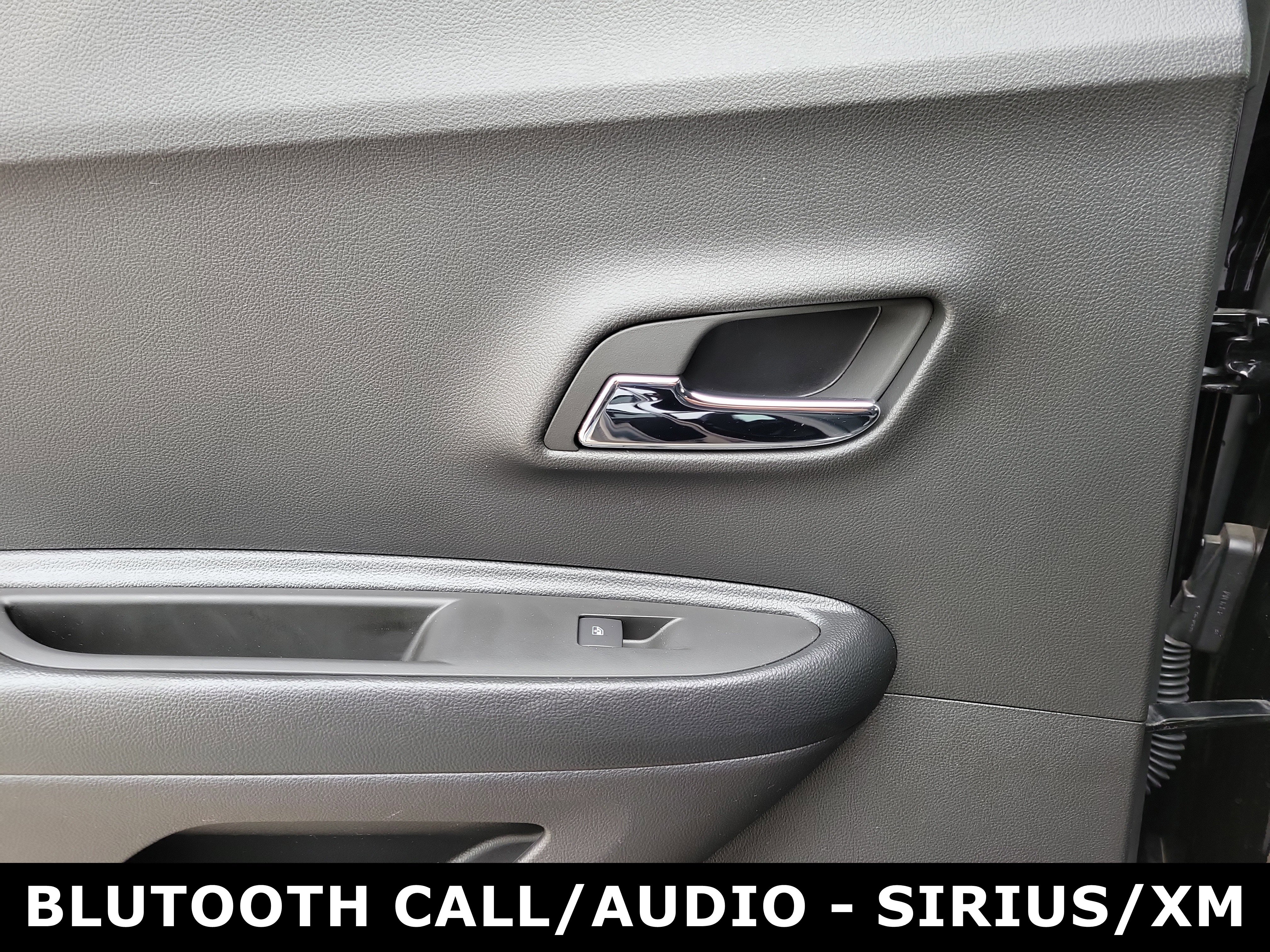 Used 2022 Chevrolet Trax LT w/ LT Convenience Package image 12