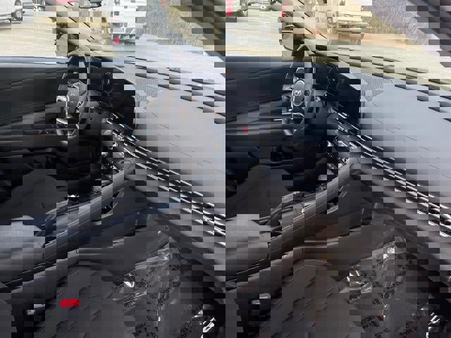 Used 2024 Hyundai Elantra SEL image 18