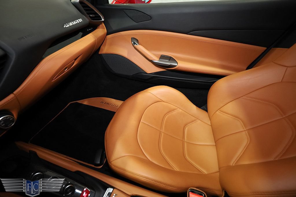 Used 2018 Ferrari 488 GTB RWD image 20