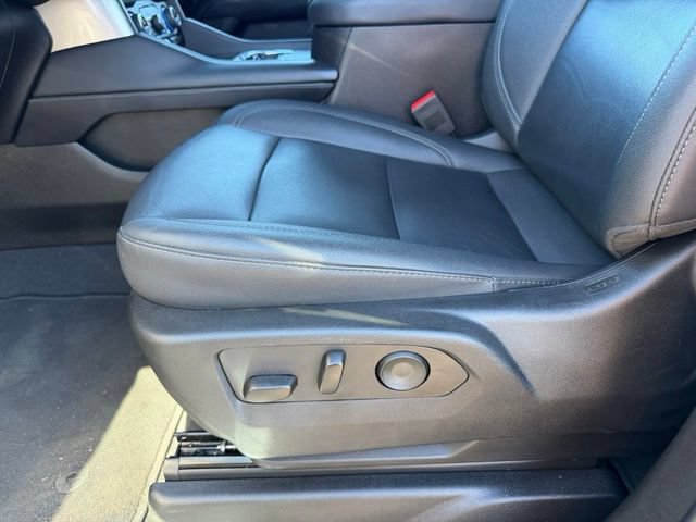 Used 2023 Chevrolet Suburban Z71 w/ Luxury Package AWD/4WD image 19