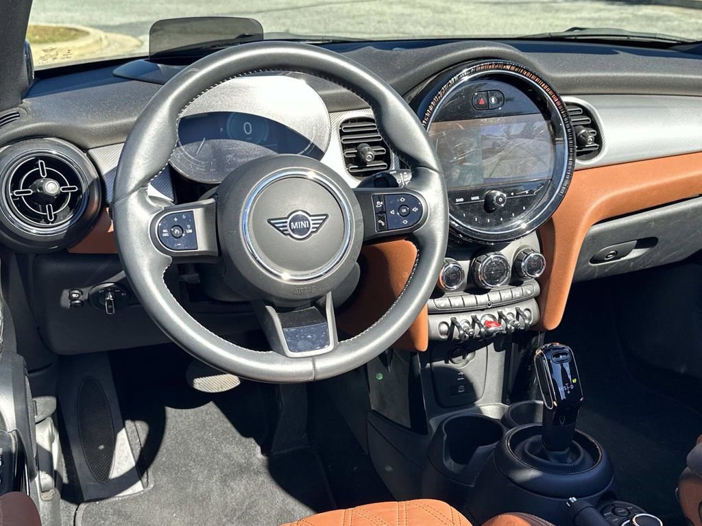 Used 2023 MINI Cooper Convertible image 3