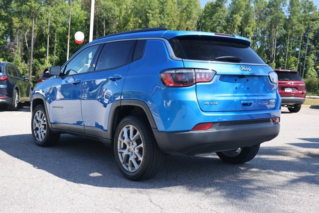 Used 2022 Jeep Compass Latitude w/ Sun and Sound Group AWD/4WD image 3