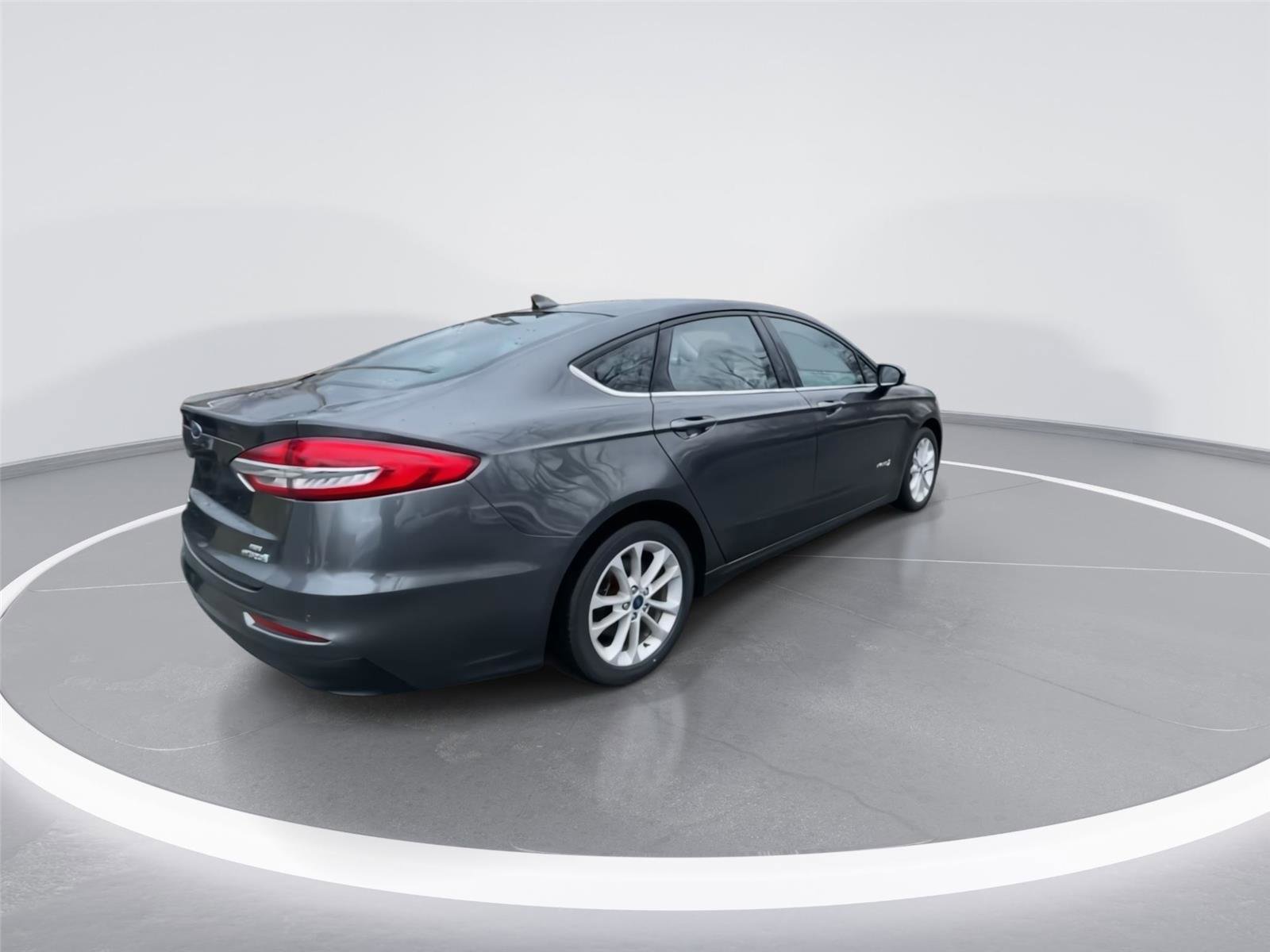 Used 2019 Ford Fusion SE image 8