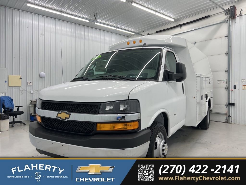 New 2026 Chevrolet Express 3500 RWD image 6