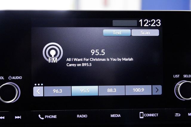 Certified 2023 Honda HR-V LX image 30