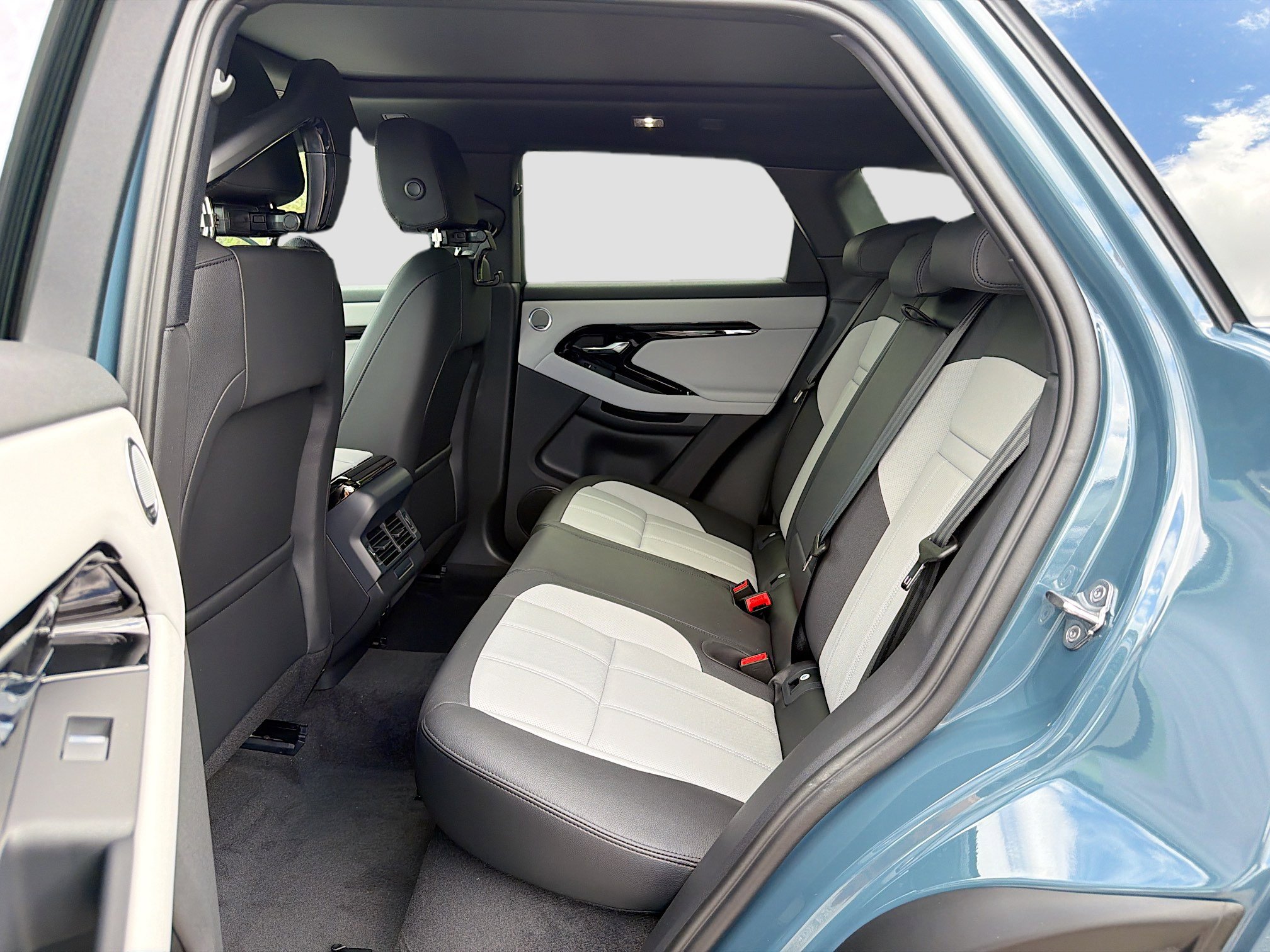 New 2026 Land Rover Range Rover Evoque Dynamic SE AWD/4WD image 21