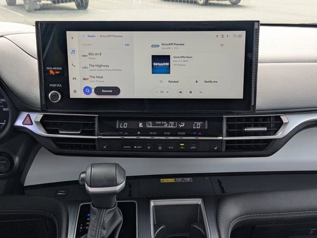 Used 2025 Toyota Sienna XLE w/ XLE Plus Package FWD image 18