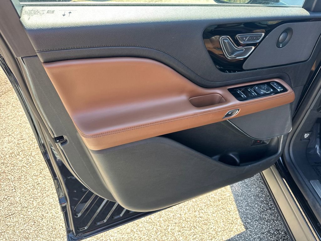 Used 2020 Lincoln Aviator Reserve w/ Elements Package Plus image 10