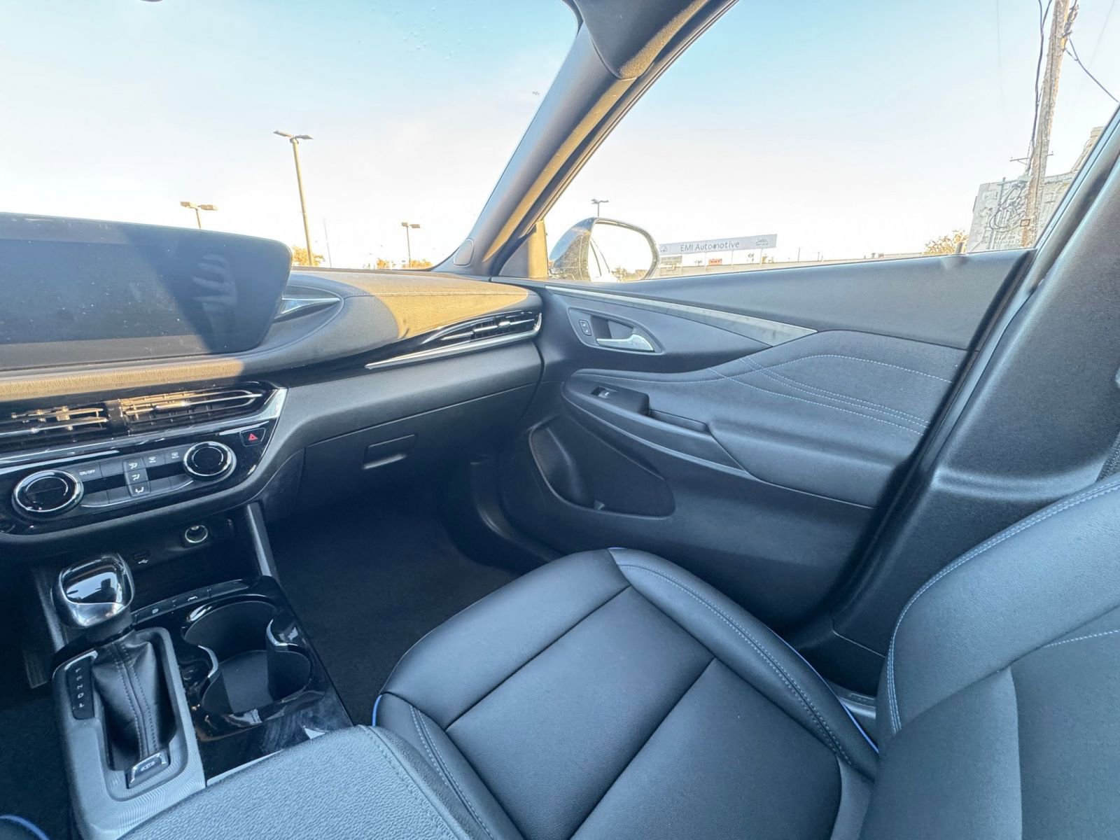 Used 2025 Buick Envista Sport Touring image 33