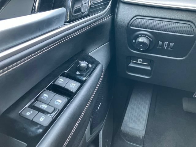 Used 2025 Jeep Wagoneer Series III w/ Premium Group I AWD/4WD image 18