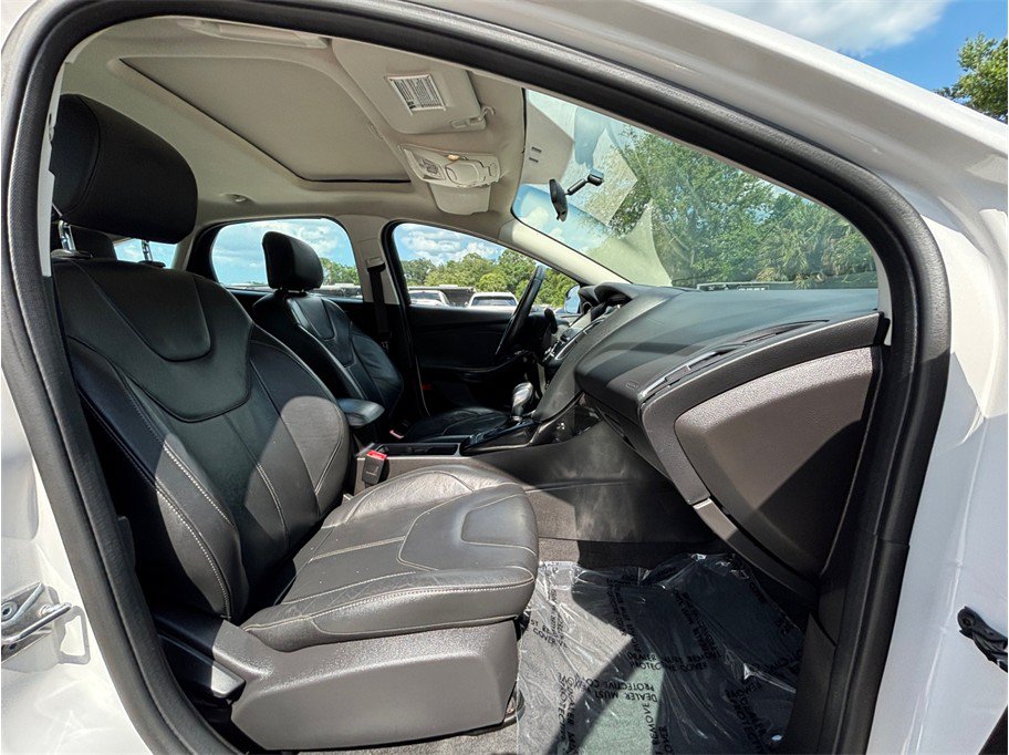 Used 2016 Ford Focus Titanium FWD image 38