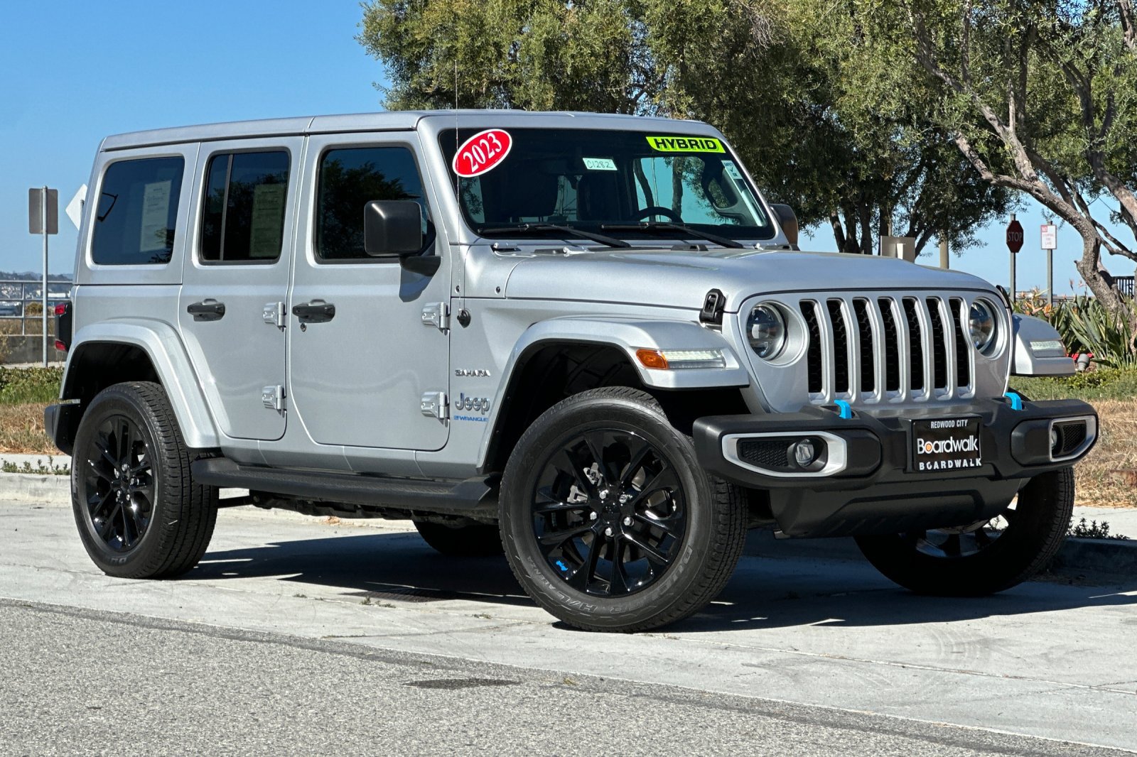 Used 2023 Jeep Wrangler Unlimited Sahara w/ Cold Weather Group AWD/4WD image 2