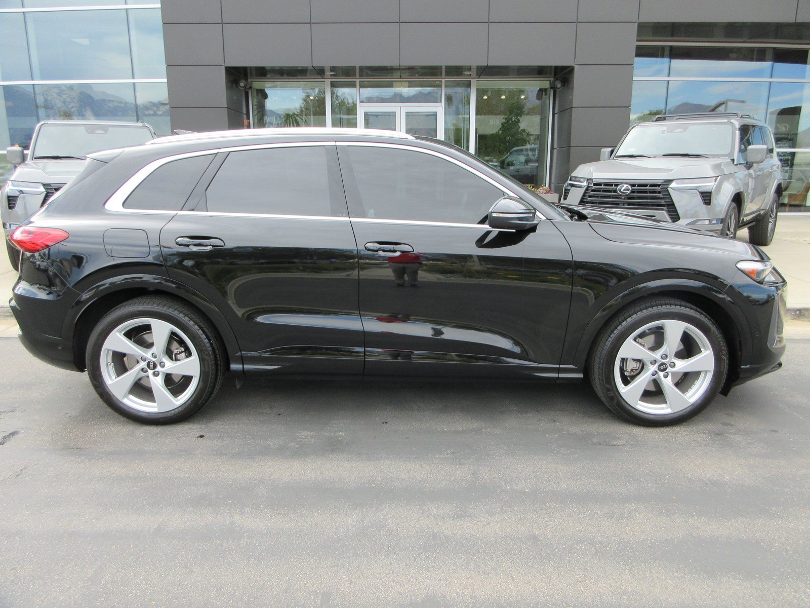 Used 2025 Audi Q5 Prestige AWD/4WD image 12