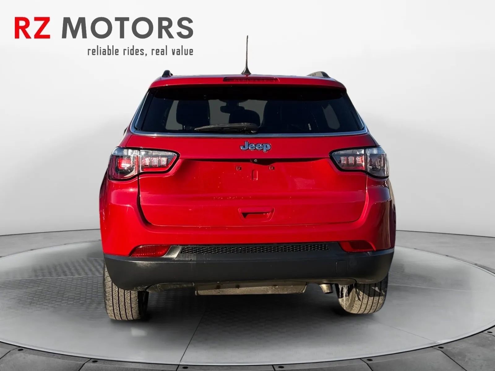 Used 2019 Jeep Compass Latitude w/ Popular Equipment Group image 4