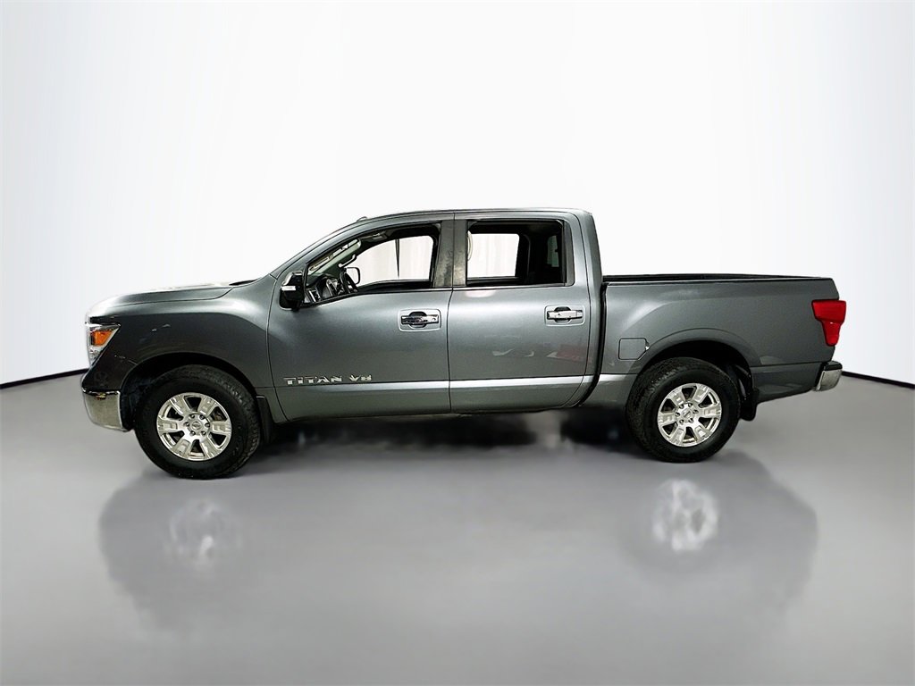 Used 2018 Nissan Titan SV image 5