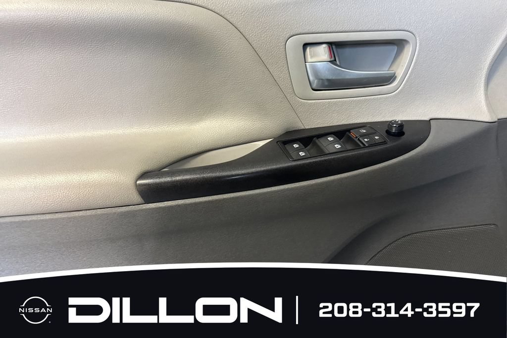 Used 2018 Toyota Sienna LE FWD image 11