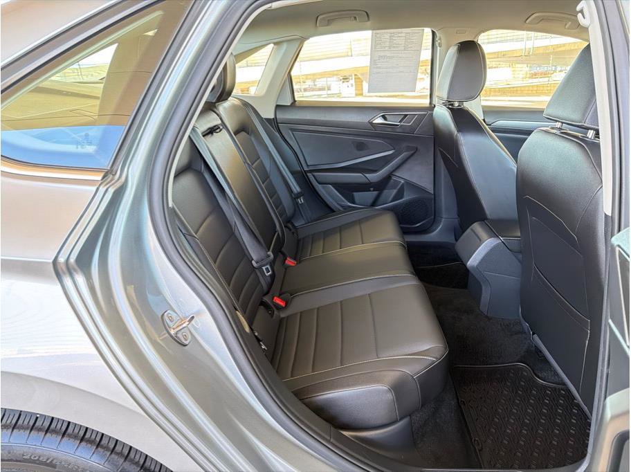 Used 2022 Volkswagen Jetta SE image 13