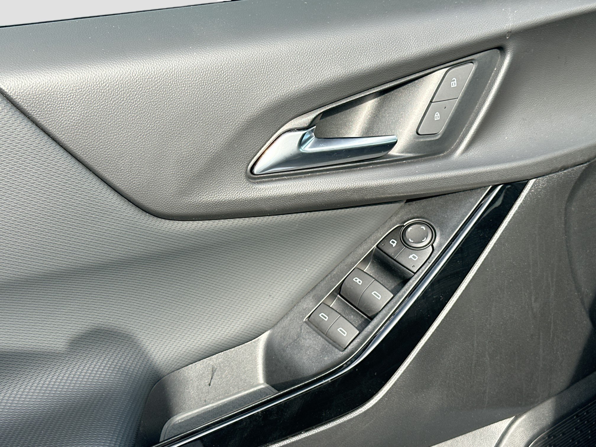 Used 2025 Chevrolet Equinox LT FWD image 18