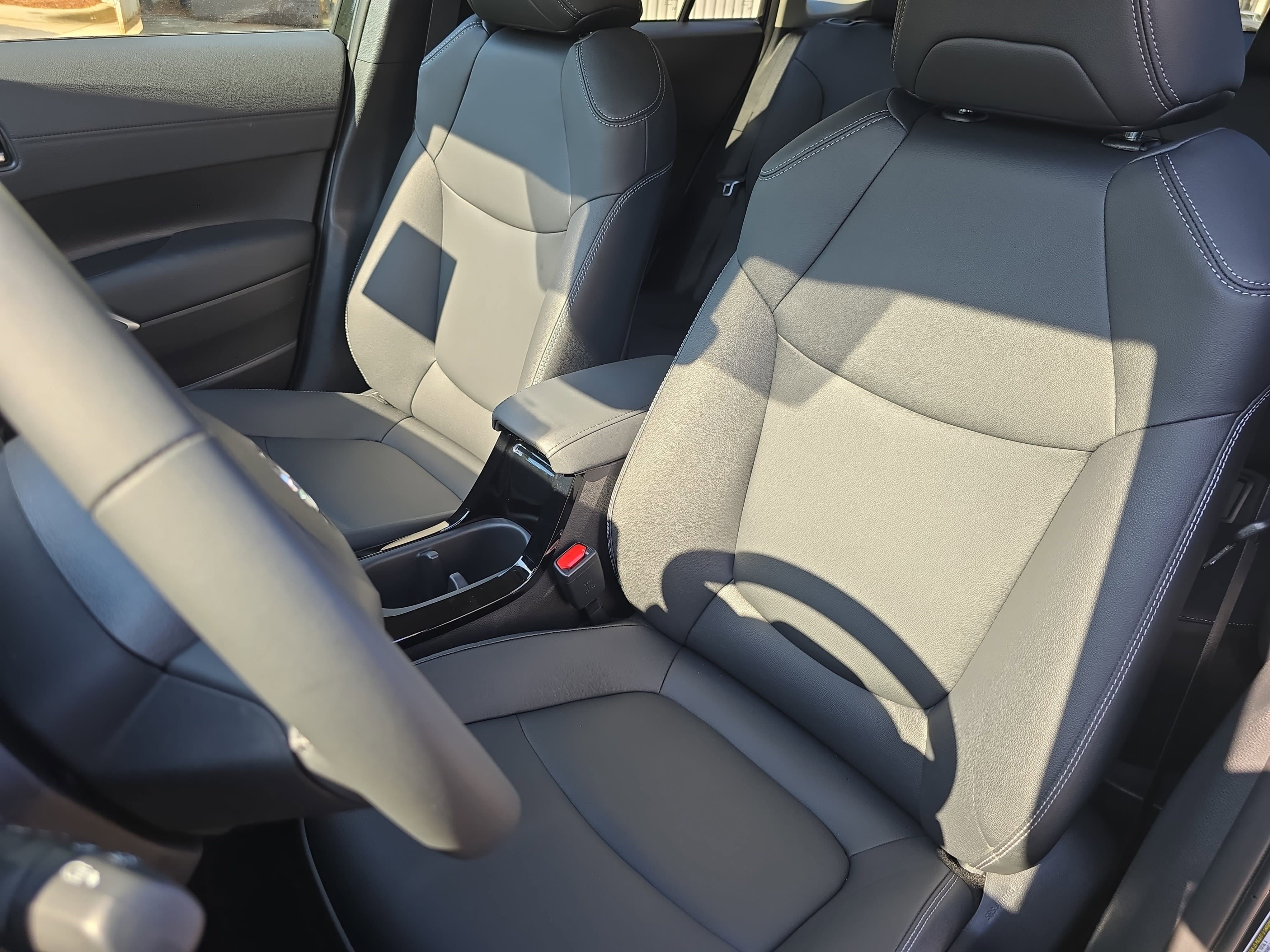 Used 2025 Toyota Corolla Cross XLE w/ Convenience Package image 16