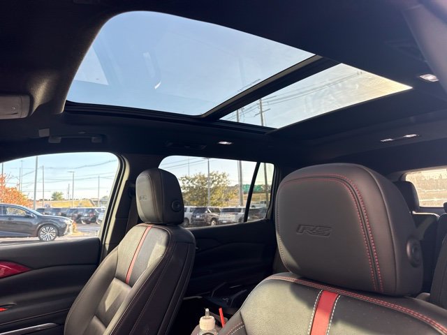 Used 2026 Chevrolet Traverse RS w/ LPO, Floor Liner Package FWD image 2