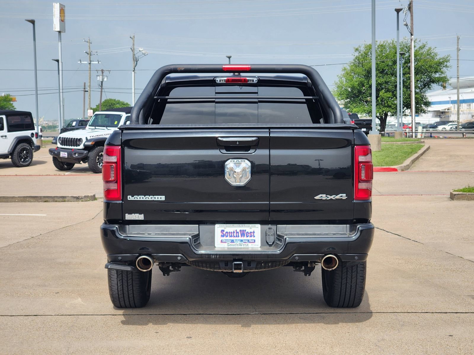 Used 2020 RAM 1500 Laramie w/ Sport Appearance Package AWD/4WD image 8