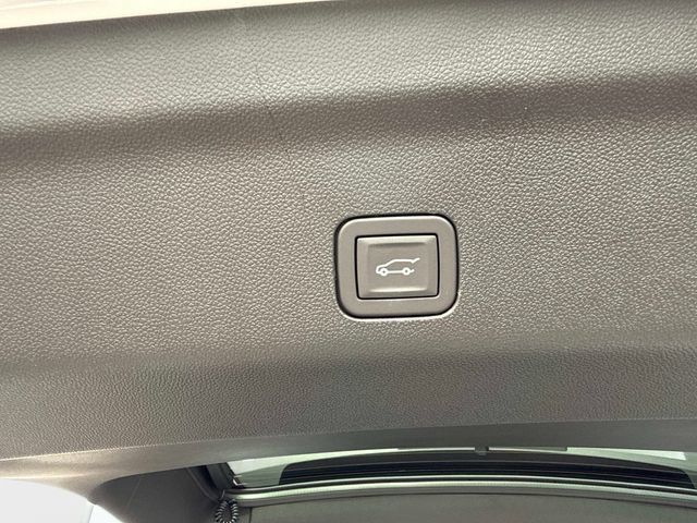New 2026 GMC Yukon XL AT4 w/ AT4 Premium Plus Package AWD/4WD image 6