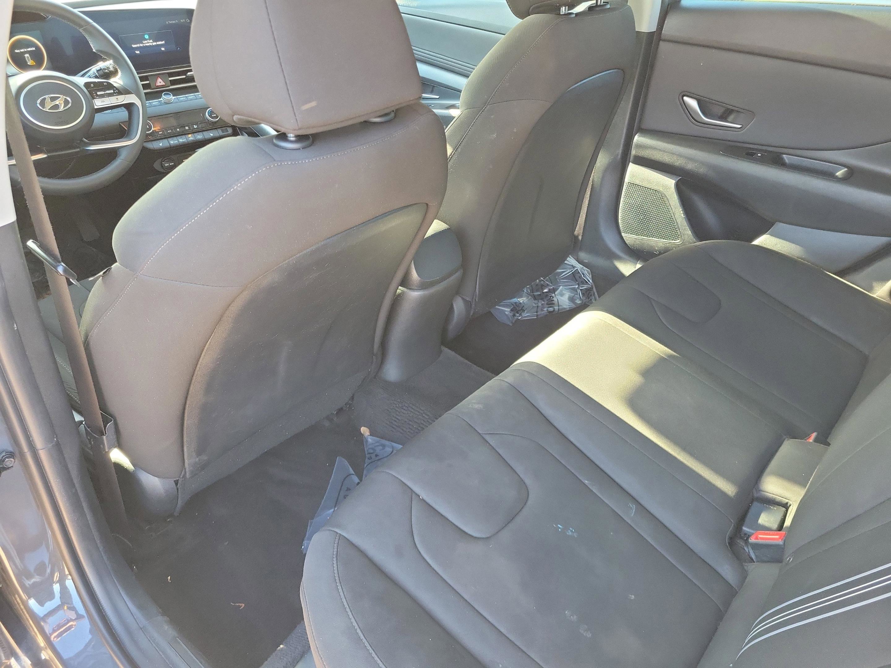 Used 2023 Hyundai Elantra SEL w/ Convenience Package image 9