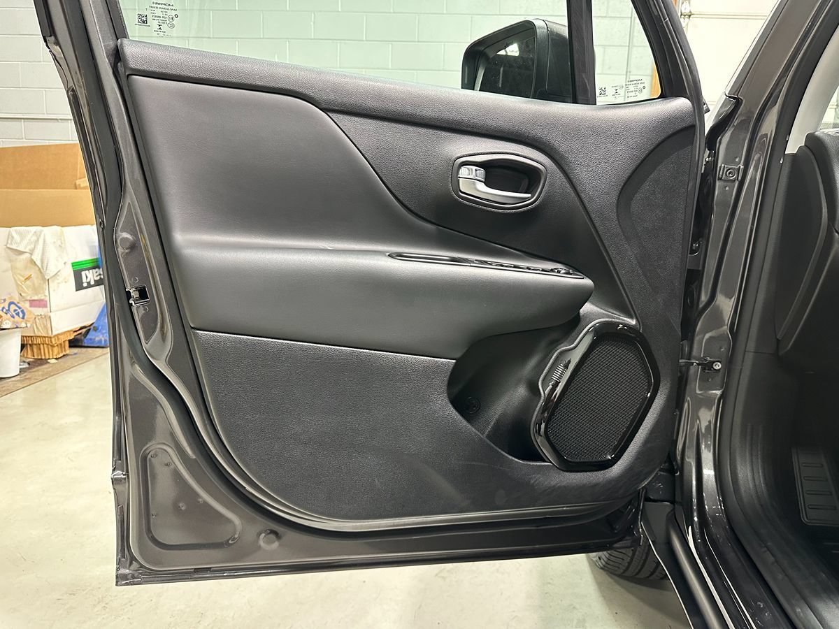 Used 2019 Jeep Renegade Altitude w/ Quick Order Package 2XM AWD/4WD image 23