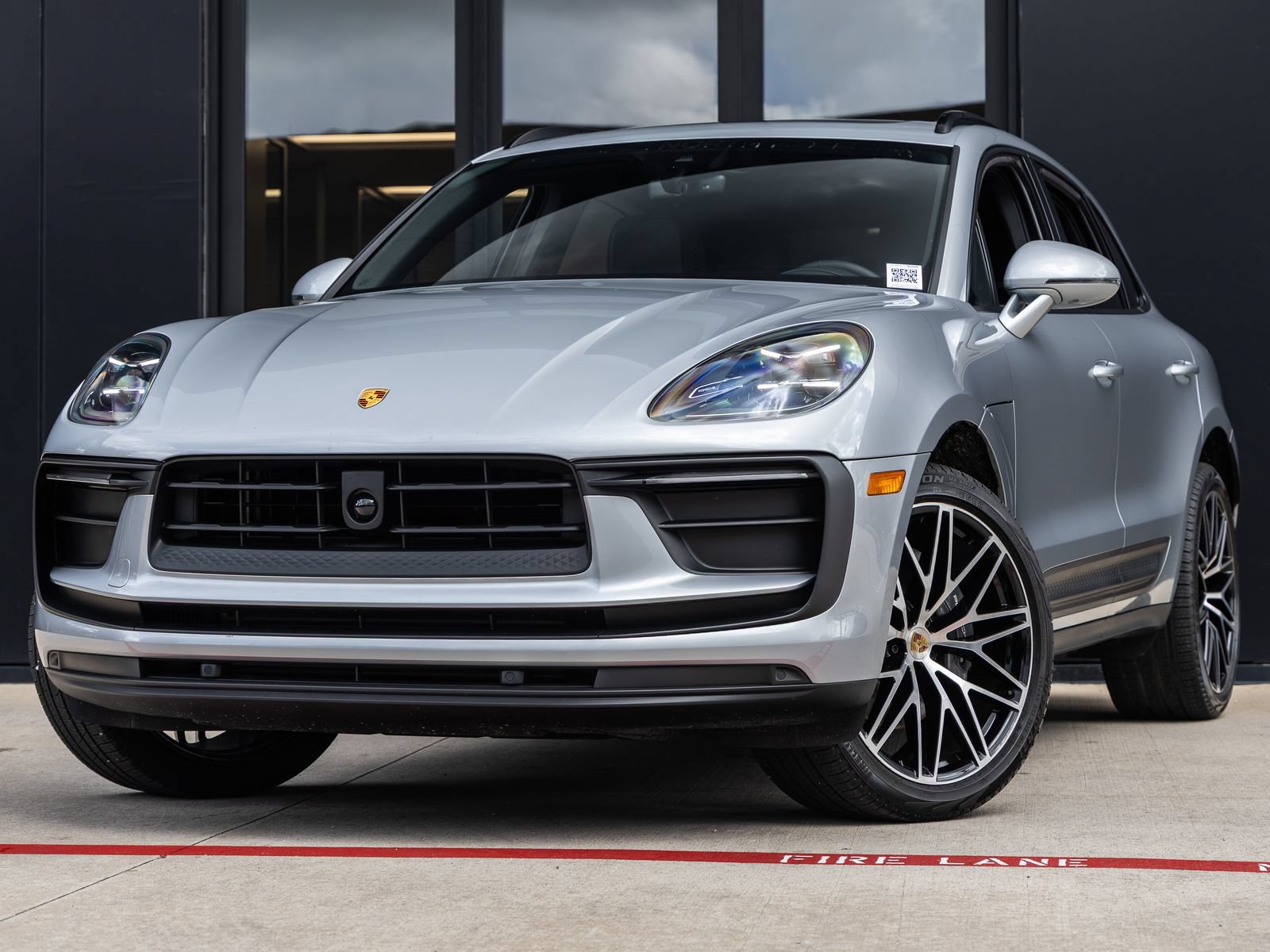 Certified 2026 Porsche Macan AWD/4WD image 1