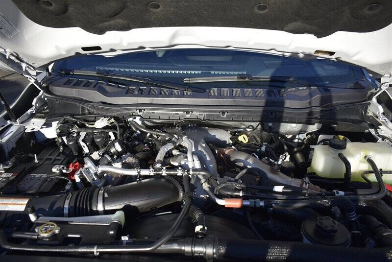 Used 2025 Ford F450 Platinum w/ FX4 Off-Road Package image 9