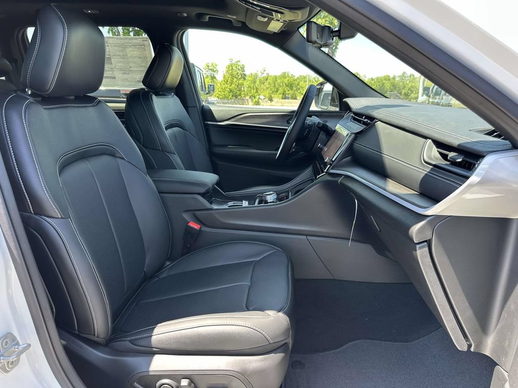 New 2026 Jeep Grand Cherokee Limited AWD/4WD image 16