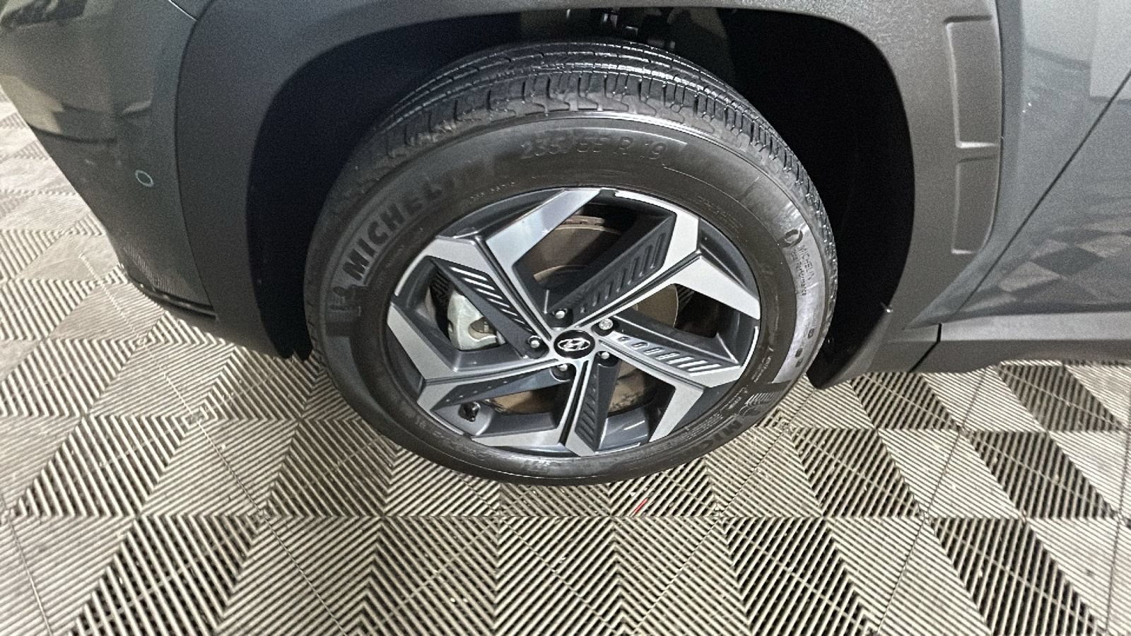 Certified 2024 Hyundai Tucson Limited AWD/4WD image 11