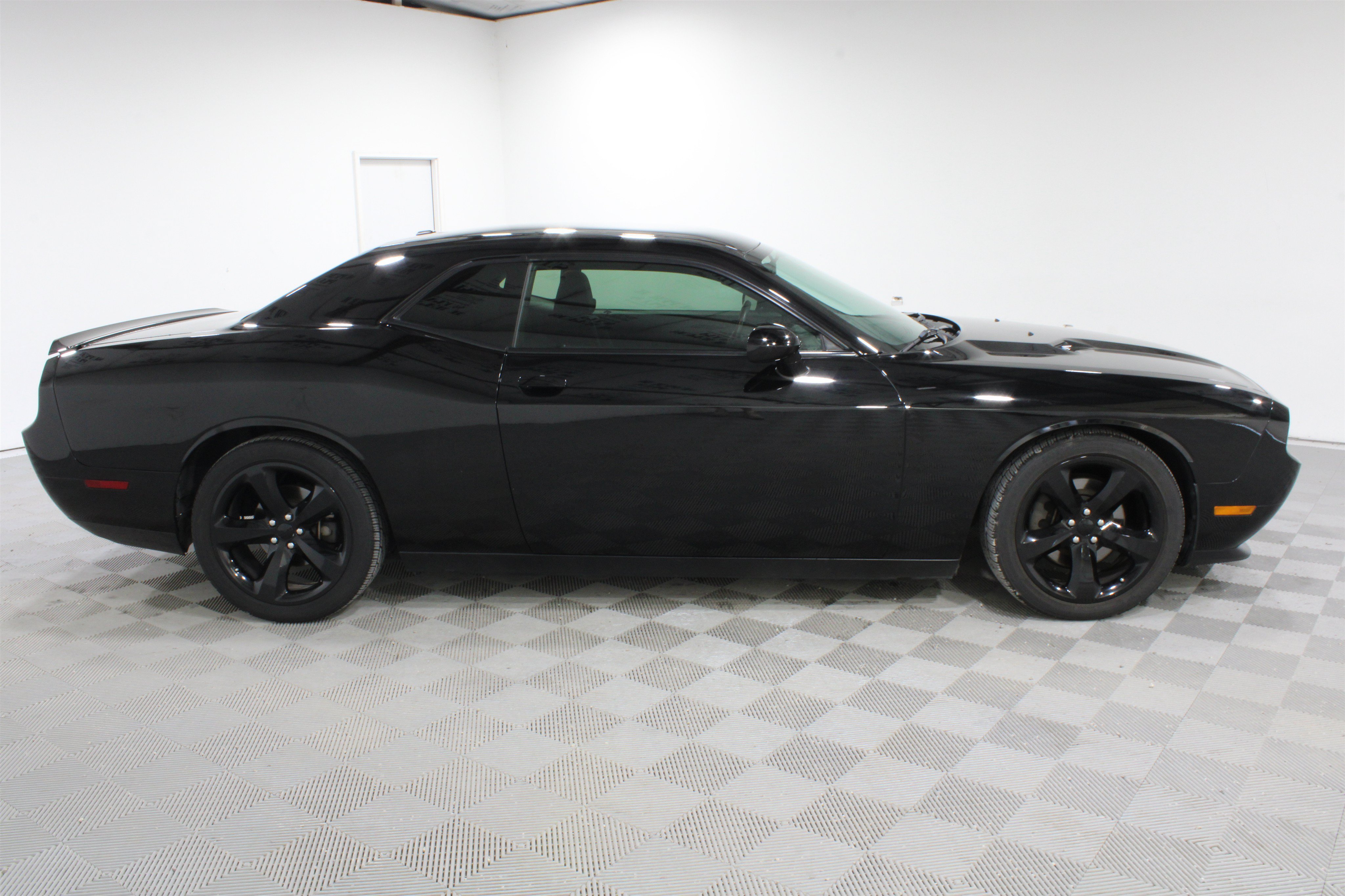 Used 2014 Dodge Challenger R/T w/ Blacktop Package RWD image 23
