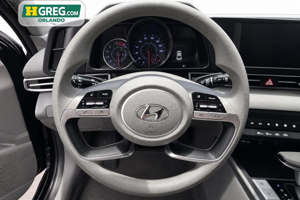 Used 2022 Hyundai Elantra SEL FWD image 11