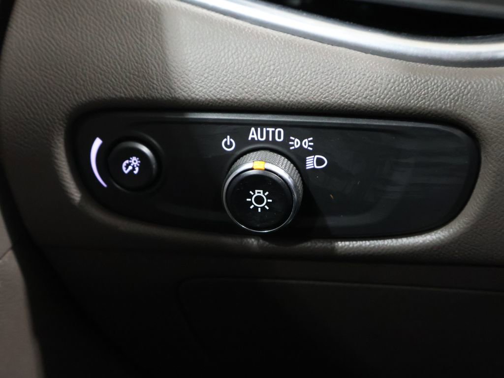 Used 2021 Chevrolet Malibu LT image 34