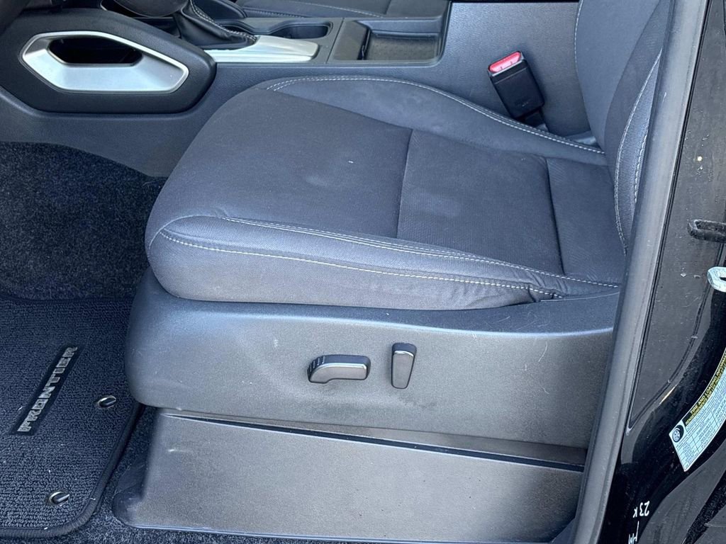 Used 2023 Nissan Frontier SV image 25