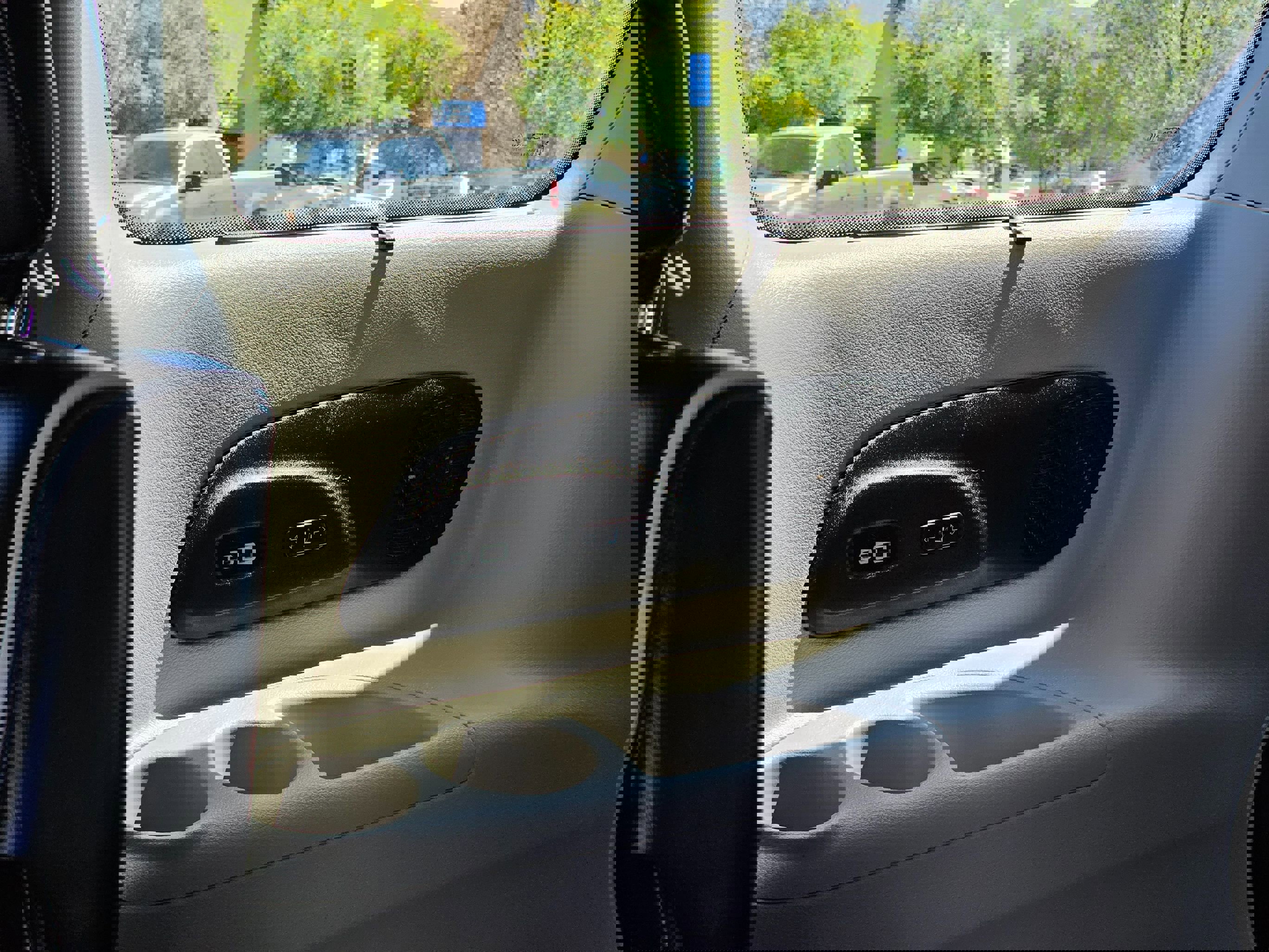 Used 2022 Chrysler Pacifica Limited image 19