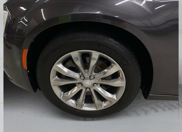 Used 2017 Chrysler 300 C AWD/4WD image 19