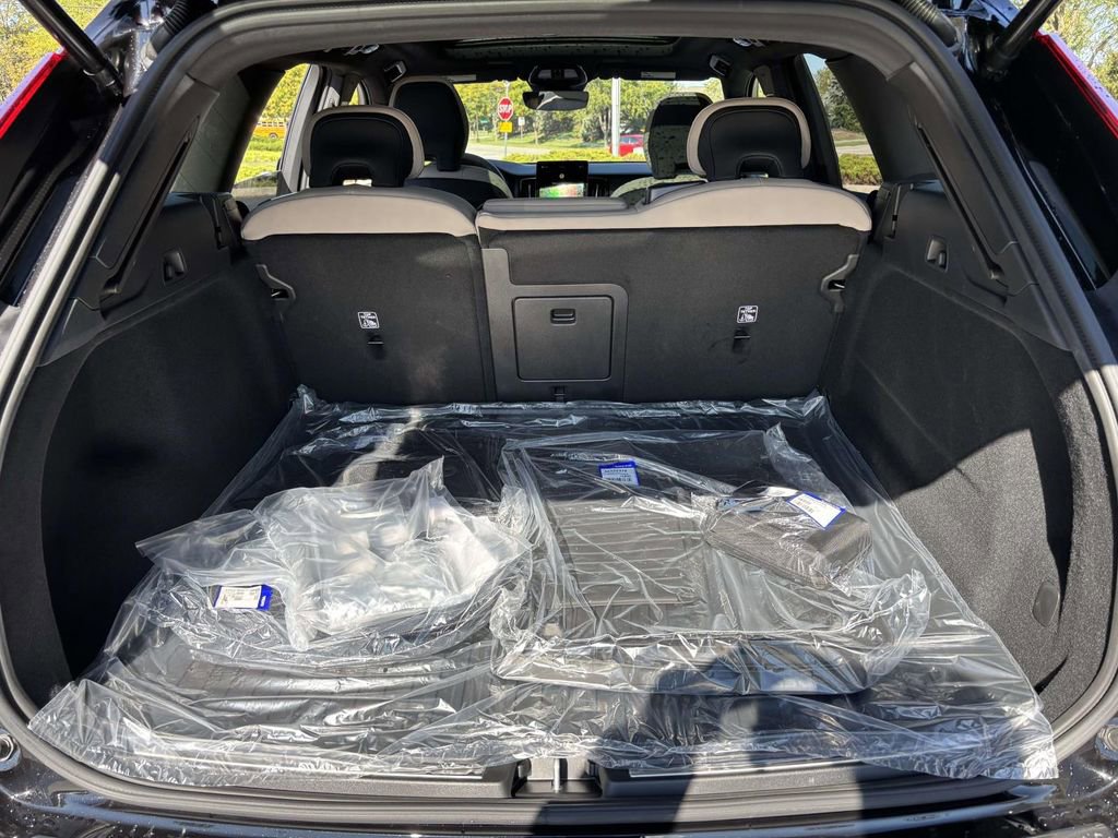 New 2026 Volvo XC60 B5 Plus w/ Protection Package Premier image 9