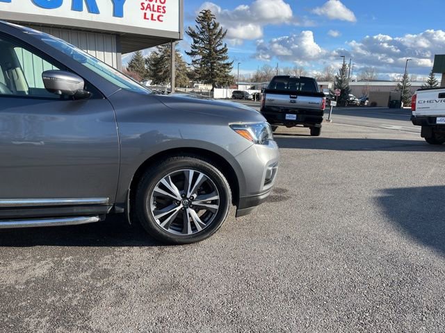 Used 2018 Nissan Pathfinder Platinum AWD/4WD image 16