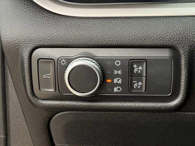 Used 2021 Ford Explorer XLT image 12