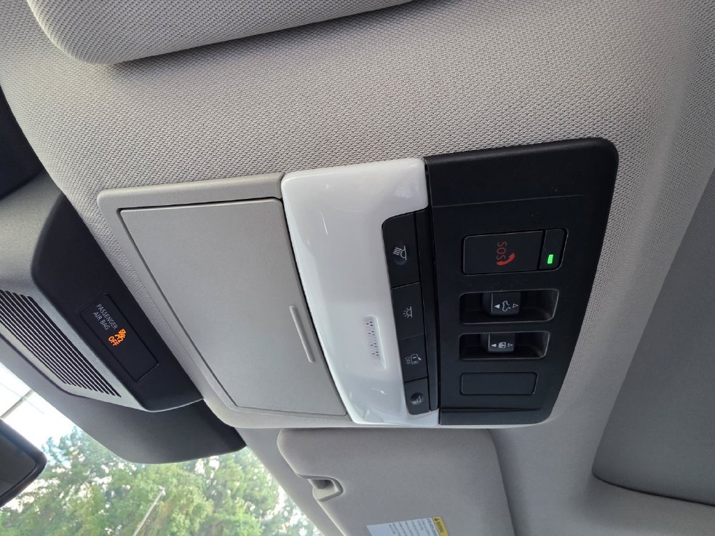 Used 2024 Nissan Pathfinder SL w/ SL Premium Package FWD image 29