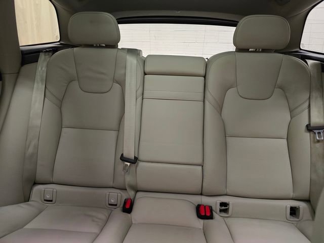 Used 2021 Volvo XC60 T5 Momentum image 23