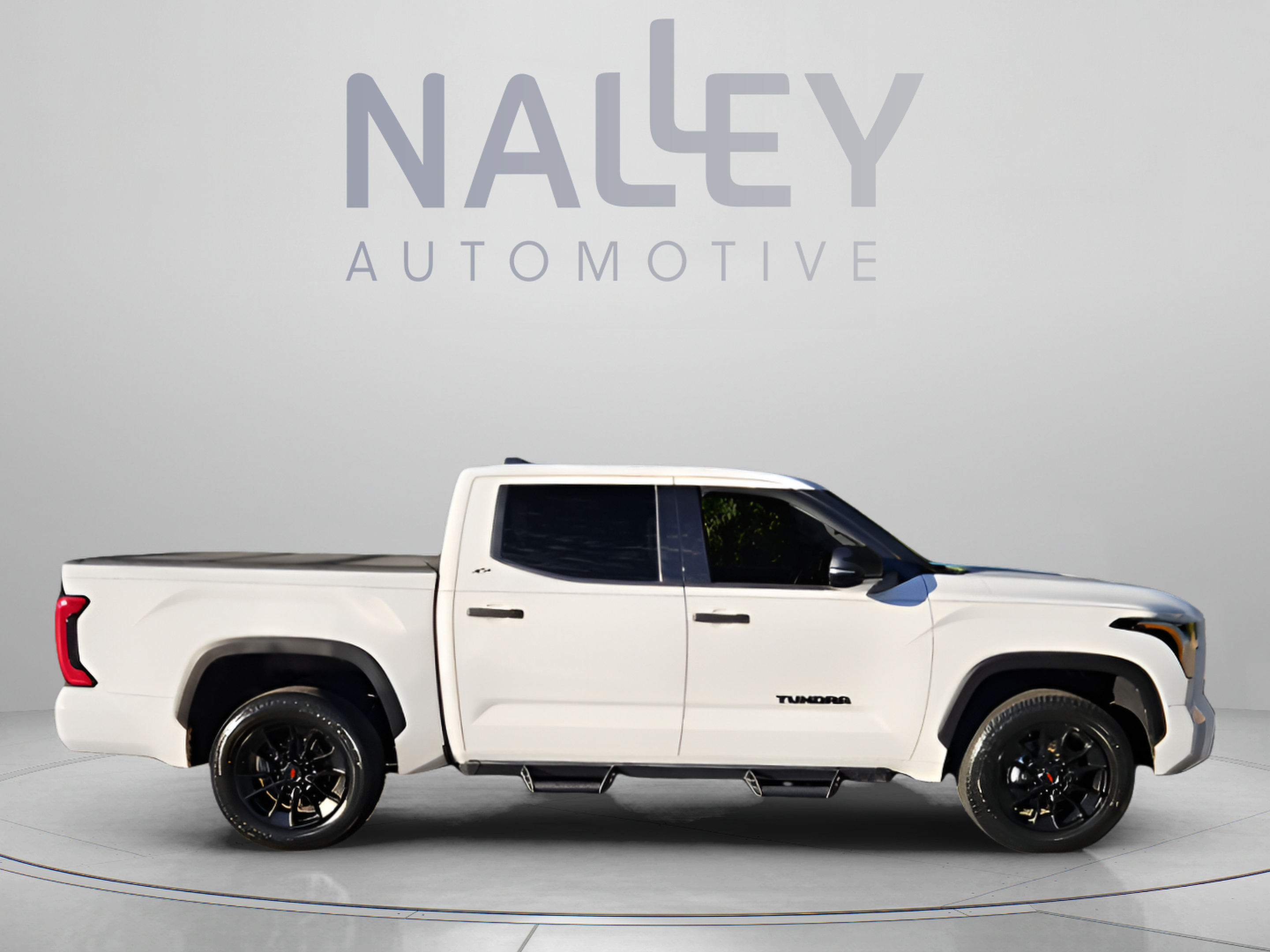 Used 2023 Toyota Tundra SR5 w/ SR5 Convenience Package AWD/4WD image 7